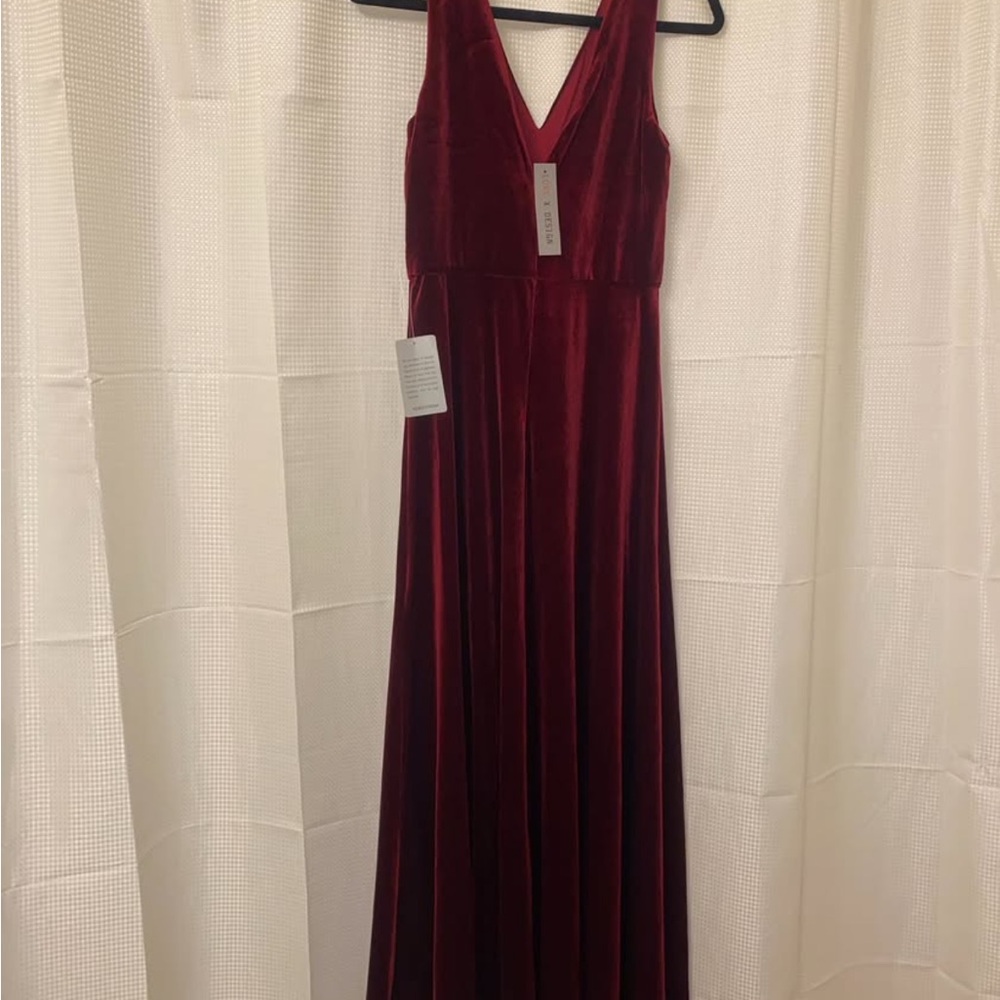 Elegant Red Velvet Dress - Picture 3 of 4